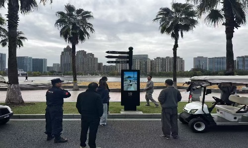 景区指路机器人现场应用案例图